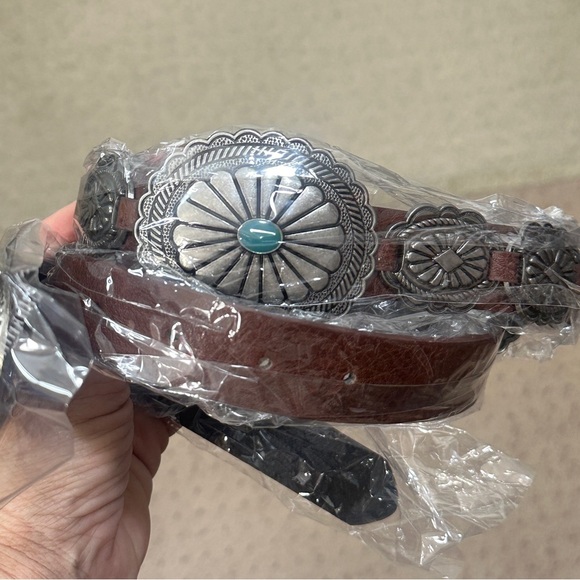 Oval Silver Concho on Brown PU Leather Cowgirl Western Waist Belt - Large - Picture 4 of 4